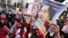 Warga Myanmar melakukan protes untuk menuntut pembebasan Aung San Suu Kyi dalam aksi unjuk rasa di Tokyo, Jepang (3/2). 
