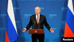 Ruski predsjednik Vladimir Putin na konferenciji za novinare poslije sastanka sa američkim predsjednikom Joeom Bidenom u Ženevi, 16. juni 2021.