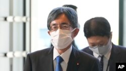 寺田稔（Minoru Terada）2022年8月10日被任命为日本内阁总务大臣(Internal Affairs Minister)。照片显示他当日来到内阁总务大臣办公室就任。11月20日寺田稔因涉及政治献金争议向岸田文雄首相提交辞呈。