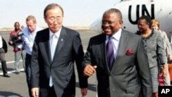 Ban Ki-moon recebido em Luanda pelo Ministro das Relações Exteriores, George Chicoty