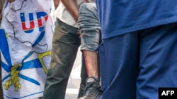 Des manifestants et des policiers se sont affrontés à Kinshasa le 9 juillet 2020 lors de manifestations organisées contre le parti présidentiel Union pour la démocratie et le progrès social (UDPS).
