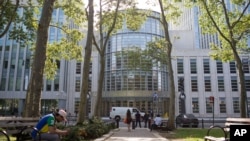 Gedung Pengadilan Federal AS di Brooklyn, New York (15/7). (AP/Kevin Hagen)