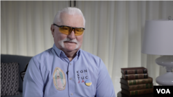 Лех Валенса: "У світу є можливість більша, краща, ніж будь-коли в минулому. Бо Путіну вдалося об’єднати весь світ проти Росії" Фото: Голос Америки, В'ячеслав Філюшкін, на фото – колишній президент Польщі та лідер антикомуністичного руху “Солідарність” Лех Валенса
