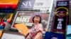 ARCHIVO - Una guía turística se abanica mientras trabaja en Times Square mientras aumentan las temperaturas, el 27 de julio de 2023, en Nueva York.
