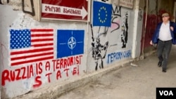 Графіті в Тбілісі проти Росії та на підтримку України. (Lisa Bryant/VOA)