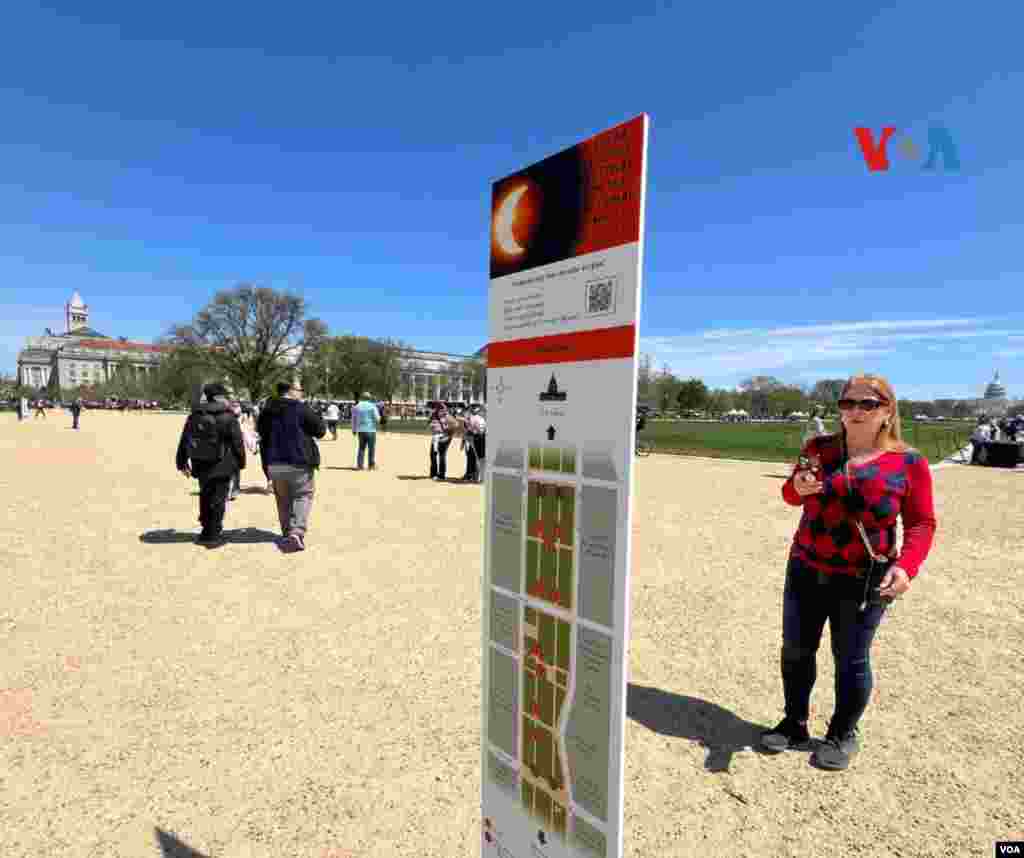 Personas acudieron al National Mall en Washington DC, para presenciar este fenómeno. 