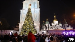 Різдвяна ялинка на Софійській площі в Києві 6 грудня 2023 року