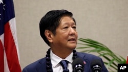 菲律宾总统小马克斯在美国夏威夷火奴鲁鲁的井上健-亞太安全研究中心发表讲话。（2023年11月19日）