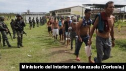 Fotografía divulgada por el ministerio de Interior de Venezuela sobre la ocupación de fuerzas de seguridad de la cárcel La Pica, en el estado Monagas.