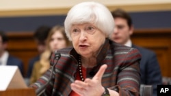 La secretaria del Tesoro, Janet Yellen, testifica ante una audiencia en el Capitolio, el martes 6 de febrero de 2024, en Washington. (Foto AP/Manuel Balce Ceneta)