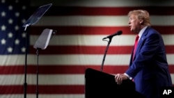 Архівне фото: Колишній президент США Дональд Трамп виступає під час мітингу 17 грудня 2023 року в Ріно, штат Невада. 28 грудня держсекретар штату Мейн оголосив, що Трамп не може претендувати на пост голови Білого дому відповідно до положення про повстання в Конституції США.