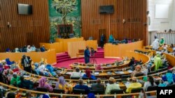 Si le texte défendu par le gouvernement est promulgué, Khalifa Sall, et Karim Wade s'annoncent parmi les principaux candidats à la présidentielle de février 2024.