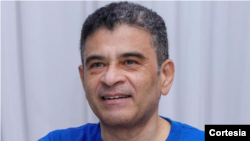 El obispo Rolando Álvarez mostrado este sábado 25 de marzo en una cárcel en Managua. [Foto: Redes sociales]