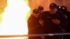 Илјадници луѓе се собраа пред седиштето на владата во главниот град Тирана додека полицајците беа повикани да ја забарикадираат  канцеларијата на премиерот Еди Рама