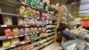 Precios al consumidor en EEUU suben más de lo previsto en diciembre; pedidos por desempleo caen