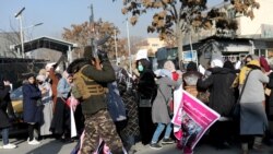 塔利班驅散阿富汗婦女反對教育禁令的抗議