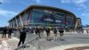El Fiserv Forum de Milwaukee, sede principal de la Convención Nacional Republicana, bajo fuertes medidas de seguridad, el 14 de julio de 2024. 