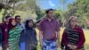 Christopher Lee, senator Hawaii (tengah), Amelia Setya, alumni YSEALI Professional Fellow (paling kiri), dan tim Kementerian Kelautan dan Perikanan mendengar penjelasan dari tokoh desa Liya Togo di Wakatobi, Sulawesi Tenggara, 22 Juni 2023. (Foto: Putra Aditya/YSEALI)