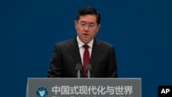Menteri Luar Negeri China Qin Gang berbicara dalam forum bertajuk Modernisasi China dan Dunia yang diadakan di The Grand Halls di Shanghai, Jumat, 21 April 2023. (AP Photo/Ng Han Guan)
