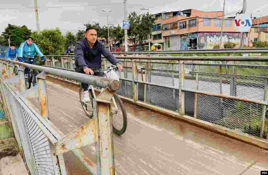 Durante la pandemia, la ciudad estimuló el uso de la bicicleta para evitar las aglomeraciones. Para esto, la Administración Distrital puso en servicio 84 kilómetros de ciclorrutas adicionales, denominadas ciclovías temporales que, posteriormente pasaron a ser bicicarriles permanentes.
