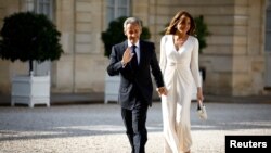 Former French President Nicolas Sarkozy and his wife Carla Bruni arrive to attend a state dinner in honor of U.S. President Joe Biden and first lady Jill Biden at the Elysee Palace in Paris, June 8, 2024. 