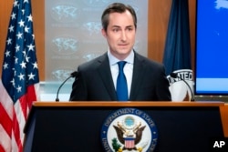 Juru bicara Departemen Luar Negeri Matthew Miller dalam jumpa pers di Departemen Luar Negeri AS di Washington, D.C., 18 Juli 2023. (AP/Nathan Howard)