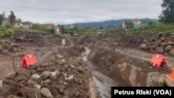 Dampak banjir bandang di Desa Bulukerto, Kota Batu, akibat alih fungsi lahan di kawasan hulu. (VOA/Petrus Riski)
