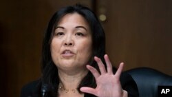 資料照片：時為拜登總統提名的美國勞工部副部長人選的蘇維思在參議院健康、教育、勞工與養老金事務委員會的提名確認聽證會上講話。(2021年3月16日)