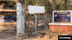 မွန်နဲ့ကရင်ပြည်နယ်စပ် ကော့ကရိတ်မြို့နယ်၊ ကော့ဘိန်းကျေးရွာ ရဲစခန်းကို တော်လှန်ရေးအင်အားစု ပူးပေါင်းတပ်ဖွဲ့တွေက သိမ်းယူစဥ်။ (မတ်လ ၂၅၊ ၂၀၂၄/Lion Battlian)