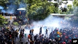 Njerëzit në Sri Lanka duke protestuar mes rritjes së varfërisë (13 korrik 2022)