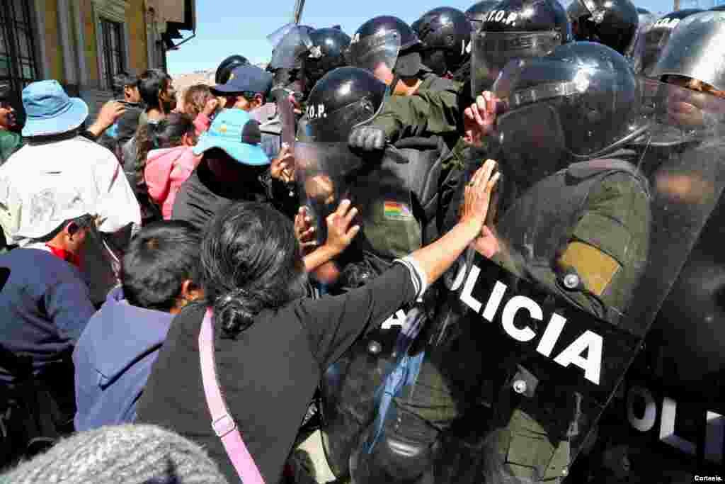 Represión policial a las personas con discapacidad en una protesta en 2016. [Foto: United Notions Film]