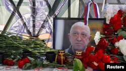 Picha ya mkuu wa mamluki wa Wagner, Yevgeny Prigozhin kwenye kumbukumbu ya muda iliyoko Moscow, Agosti 24, 2023. Picha na REUTERS/Stringer.