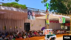 ཀུན་གཟིགས་པཎ་ཆེན་རིན་པོ་ཆེ་དང་སྲིད་དོན་བཙོན་པ་གློད་གྲོལ་གཏོང་དགོས་པའི་ལས་འགུལ།