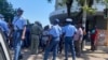 Contigente policial em Maputo durante manifestação contra resultados das eleições autárquicas, Moçambique, 27 outubro 2023