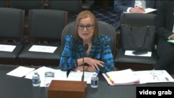 Drejtorja ekzekutive e USAGM-it, Amanda Bennett gjatë një dëshmie në Kongres më 9 mars 2023