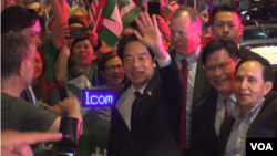 台灣副總統賴清德前往巴拉圭進行訪問途中，在美東時間2023年8月12日晚間抵達紐約過境。賴清德在抵達下榻的樂天皇宮酒店時與前來歡迎他的台僑握手，並向媒體揮手致意。