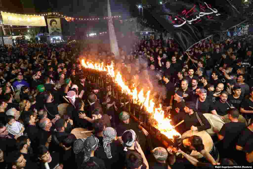 ایران میں بھی یومِ عاشور کے موقع پر بڑی تعداد میں ماتمی جلوس نکالے جاتے ہیں۔ 