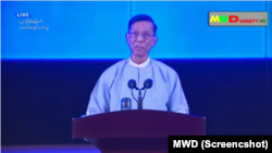 စစ်ကောင်စီသတင်းစာရှင်းလင်းပွဲမှာတွေ့ရတဲ့ မြန်မာနိုင်ငံ ဗဟိုဘဏ် ဒုတိယ ဥက္ကဌ ၂ ဒေါက်တာလင်းအောင် (သြဂုတ် ၂၂၊ ၂၀၂၃)