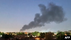 Moshi ukitanda Khartoum katikati ya mapigano kati ya vikosi vya majenerali mahasimu wa Sudan Mei 6, 2023. 