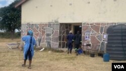 Nzvimbo iri kurapirwa vanhu vanenge vabatwa nechirwere cheCholera paChirau Hall kwaZvimba, Mashonaland West.