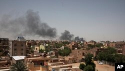 Moshi unaonekana kutanda katika mji wa Khartoum nchini Sudan. April 22, 2023. 