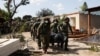 Tentara Israel membawa jenazah korban serangan militan dari Gaza di Kibbutz Kfar Aza, di Israel selatan, Selasa 10 Oktober 2023.