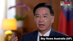 台湾外交部长吴钊燮在台北接受外国媒体采访。资料照（2023年5月2日）