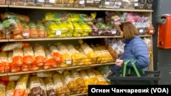 Граани тврдат дека лебот се продава по повисоки цеани