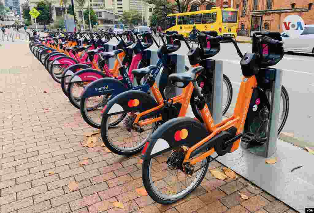 Desde el 30 de septiembre de 2022, Bogotá cuenta con su primer Sistema de Bicicletas Compartidas, el cual reporta más de 457.000 viajes. Según la Secretaría, el aplicativo reporta más de 185.000 planes adquiridos y más de 89.000 usuarios entre nacionales y extranjeros. 
