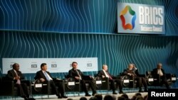南非總統拉馬福薩、中國國家主席習近平、時任巴西總統博爾索納羅、俄羅斯總統普京和印度總理莫迪在巴西首都巴西利亞出席金磚國家峰會。（資料照片，2019年11月13日)