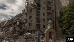 Un edificio residencial fue destruido en un bombardeo en la ciudad de Toretsk, en la región oriental de Donetsk, el 25 de junio de 2024.