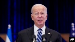Prezidan Joe Biden pwononse yon diskou sou lage ant Izrael ak Hamas la apre yon rankont ak Premye Minis Benjamin Netanyahu, Mekredi 18 Oktob, 2023 nan Tel Aviv.