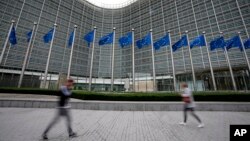 Zastave Evropske unije ispred sedišta EU u Briselu. 20 septembar, 2023. (Foto: AP /Virginia Mayo)