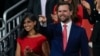 Senator AS dan Cawapres partai Republik J.D. Vance dan istrinya Usha Vance (kiri), saat tampil di Konvensi Nasional Partai Republik di Milwaukee, 18 Juli 2024 lalu.
